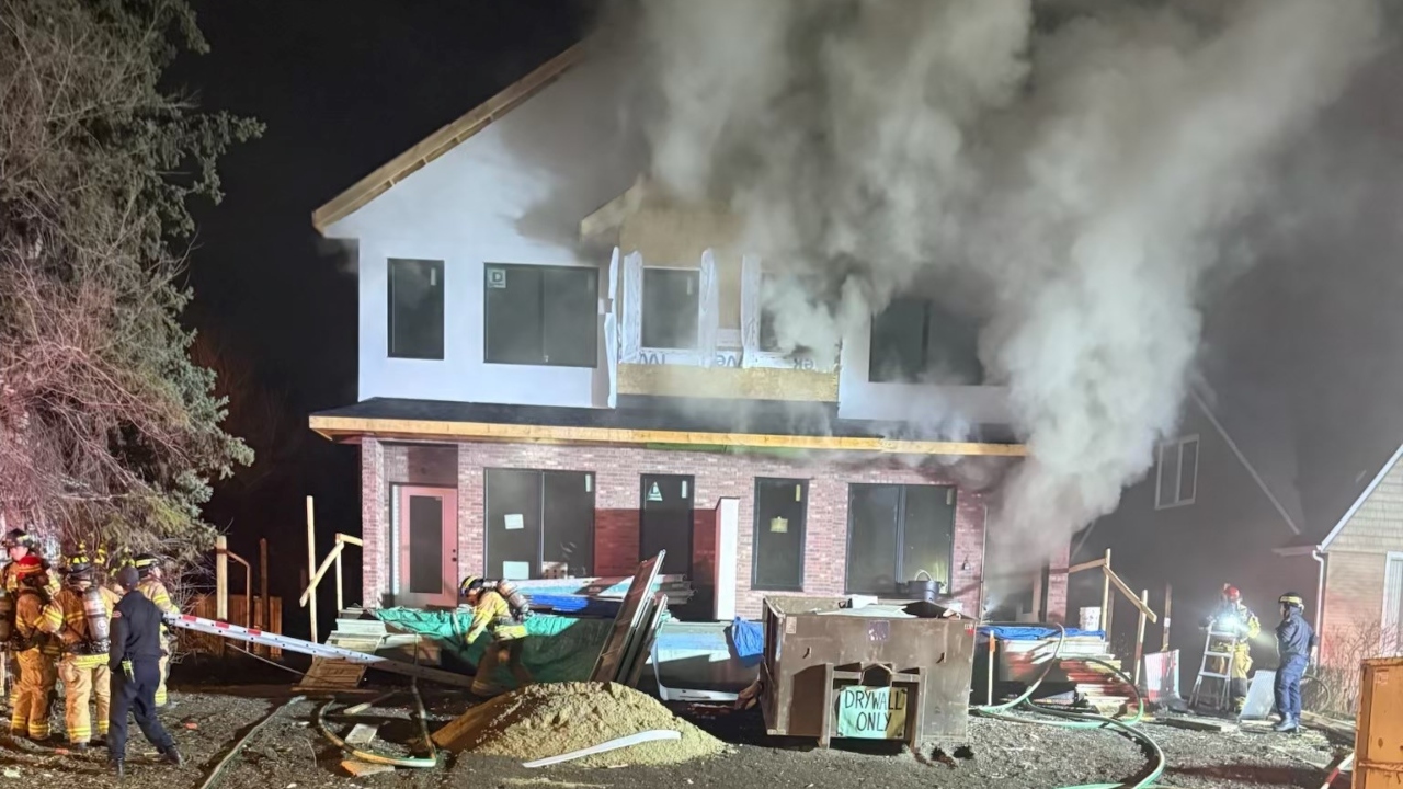 globalnews.ca - Karen Bartko - Investigators suspect fires at south Edmonton homes under construction to be arsons