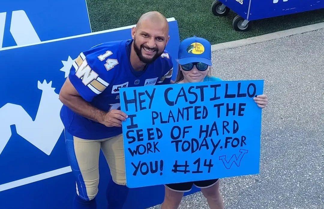 Млада фенка на Winnipeg Blue Bombers създаде специално приятелство с