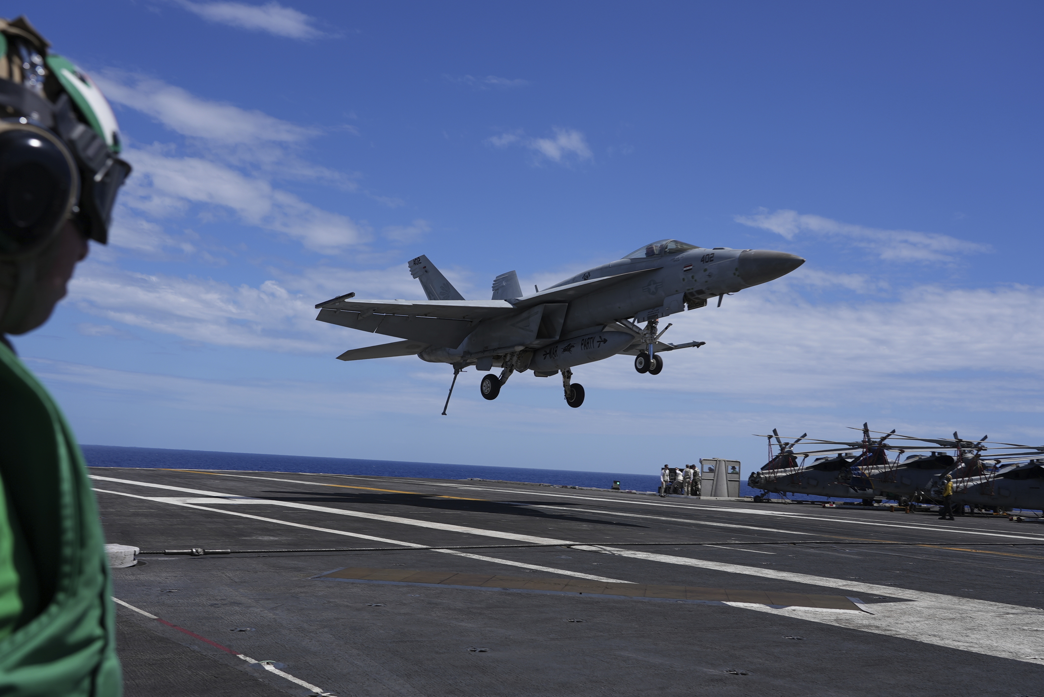 Американските военни изпращат самолетоносач във водите край Южна Америка обяви