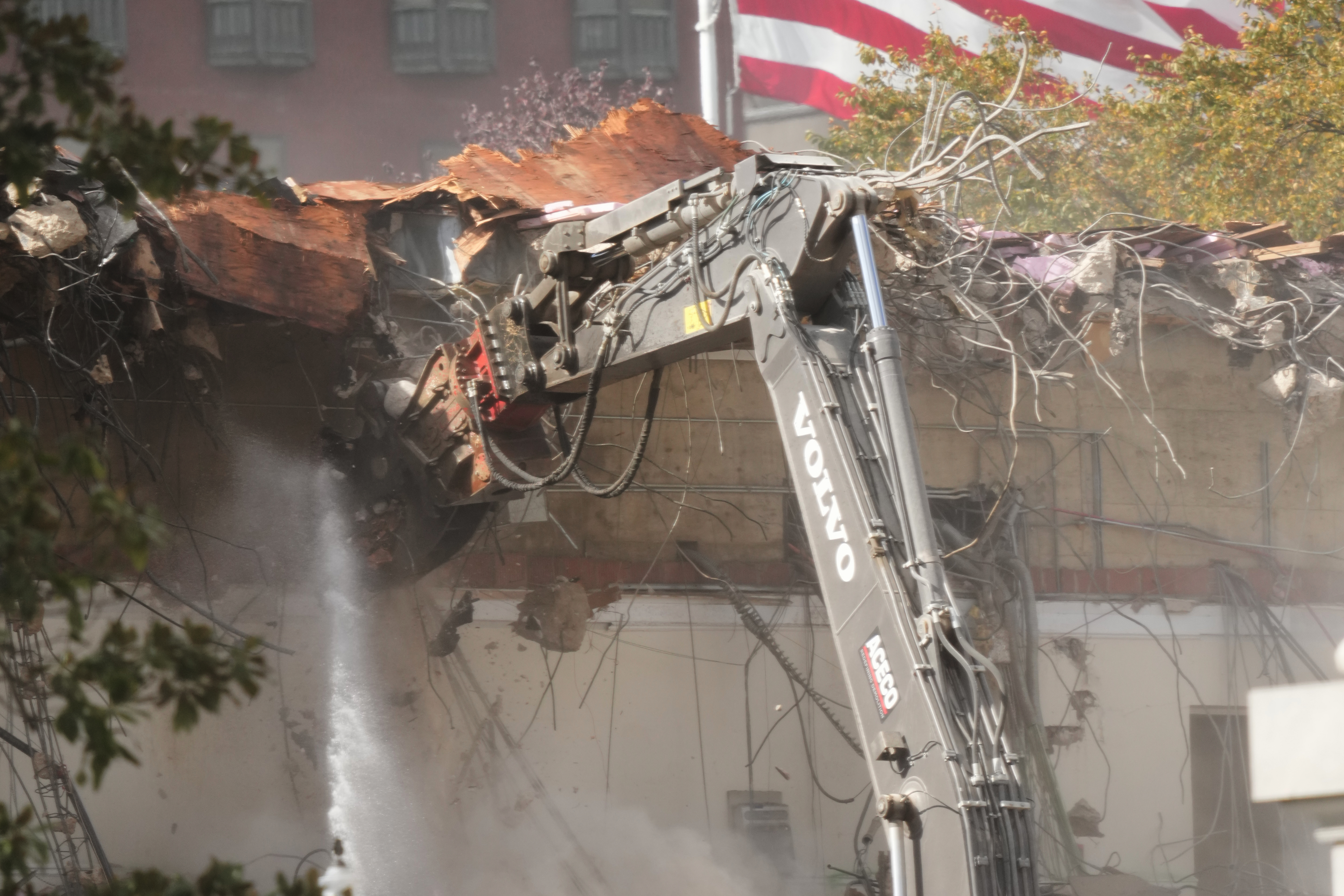 Източното крило на Белия дом ще бъде напълно разрушено потвърди