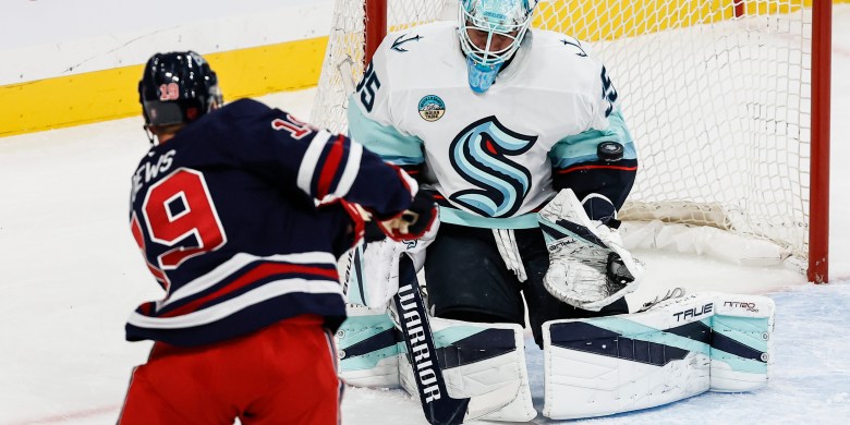 ANALYSIS: Toews' comeback a great story, but not helping Jets win games