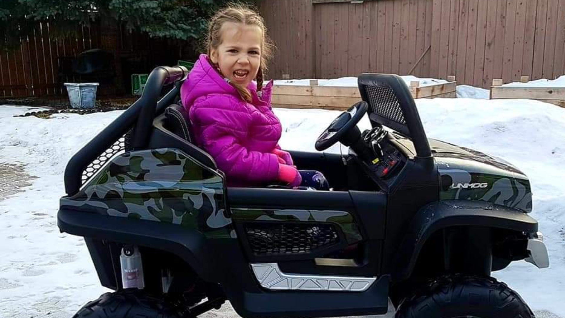 Младо момиче което е трябвало да преодолее няколко препятствия в