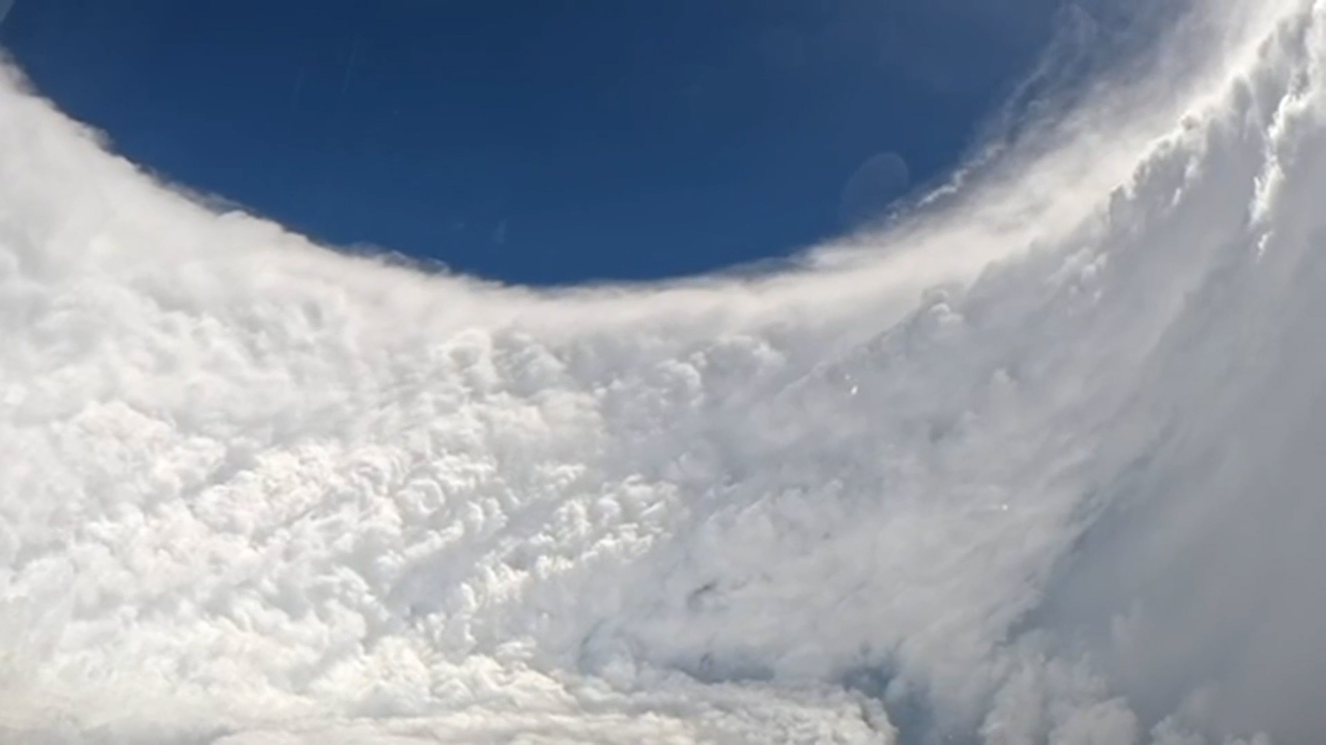 Кадри заснети от военновъздушните сили на САЩ от вътрешността на