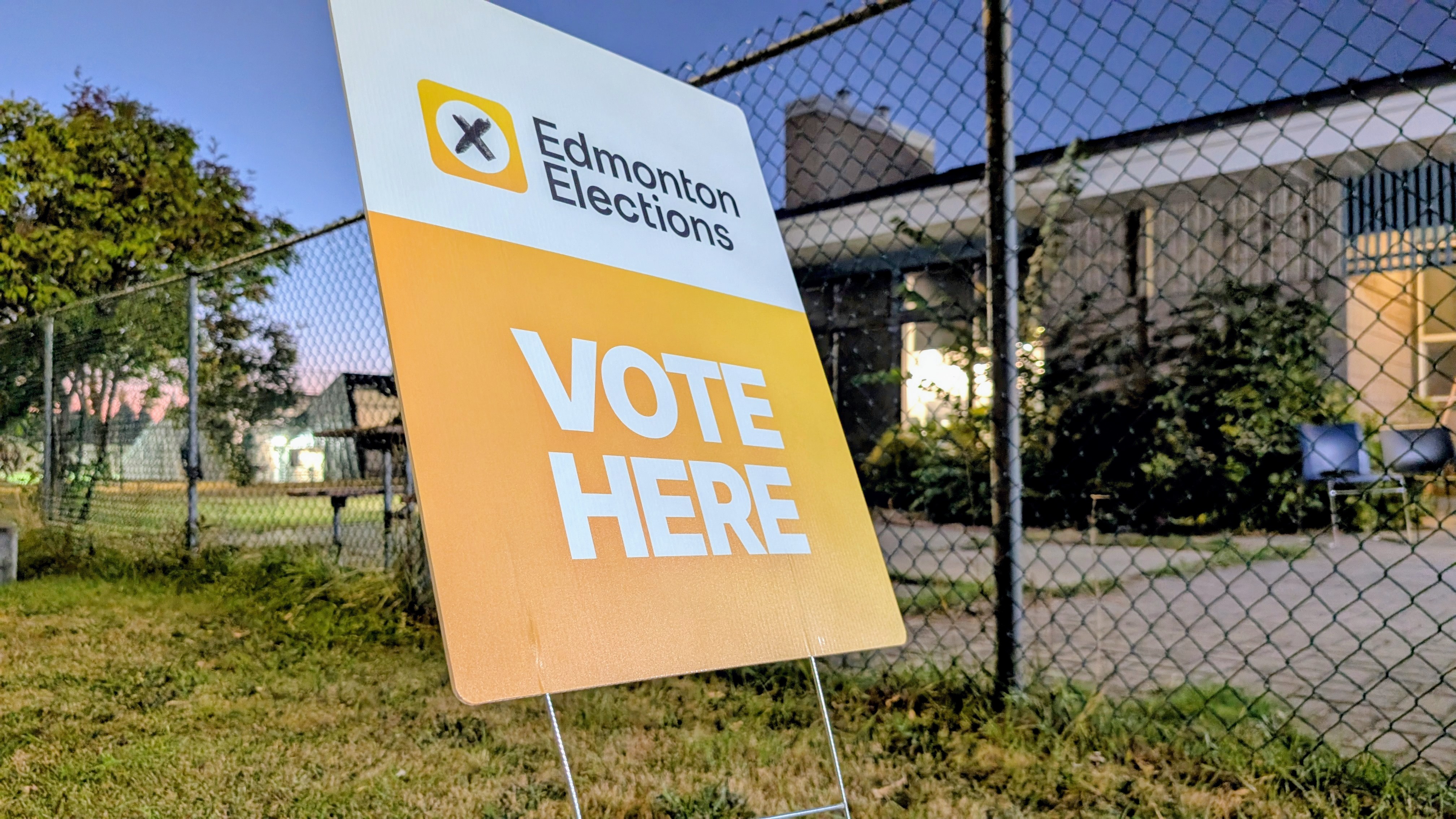 С една седмица до деня на изборите хиляди едмонтонийци вече