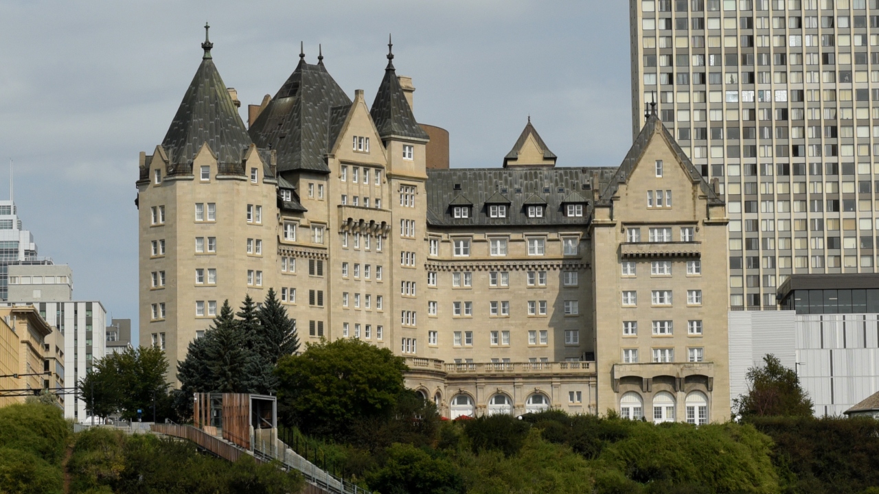 това което може би е най историческият хотел на Едмънтън