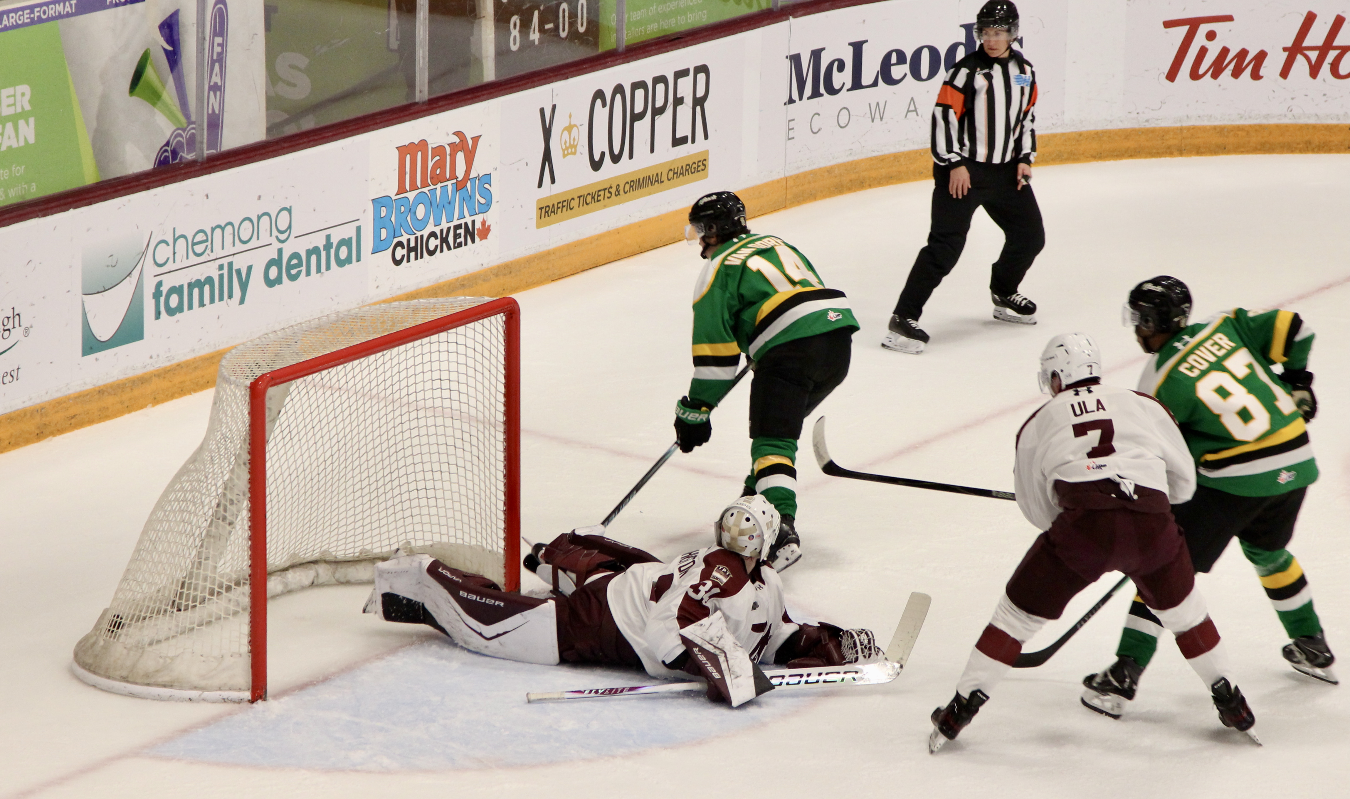 Хенри Брзустевич вкара два пъти а Braidy Wassilyn събра две