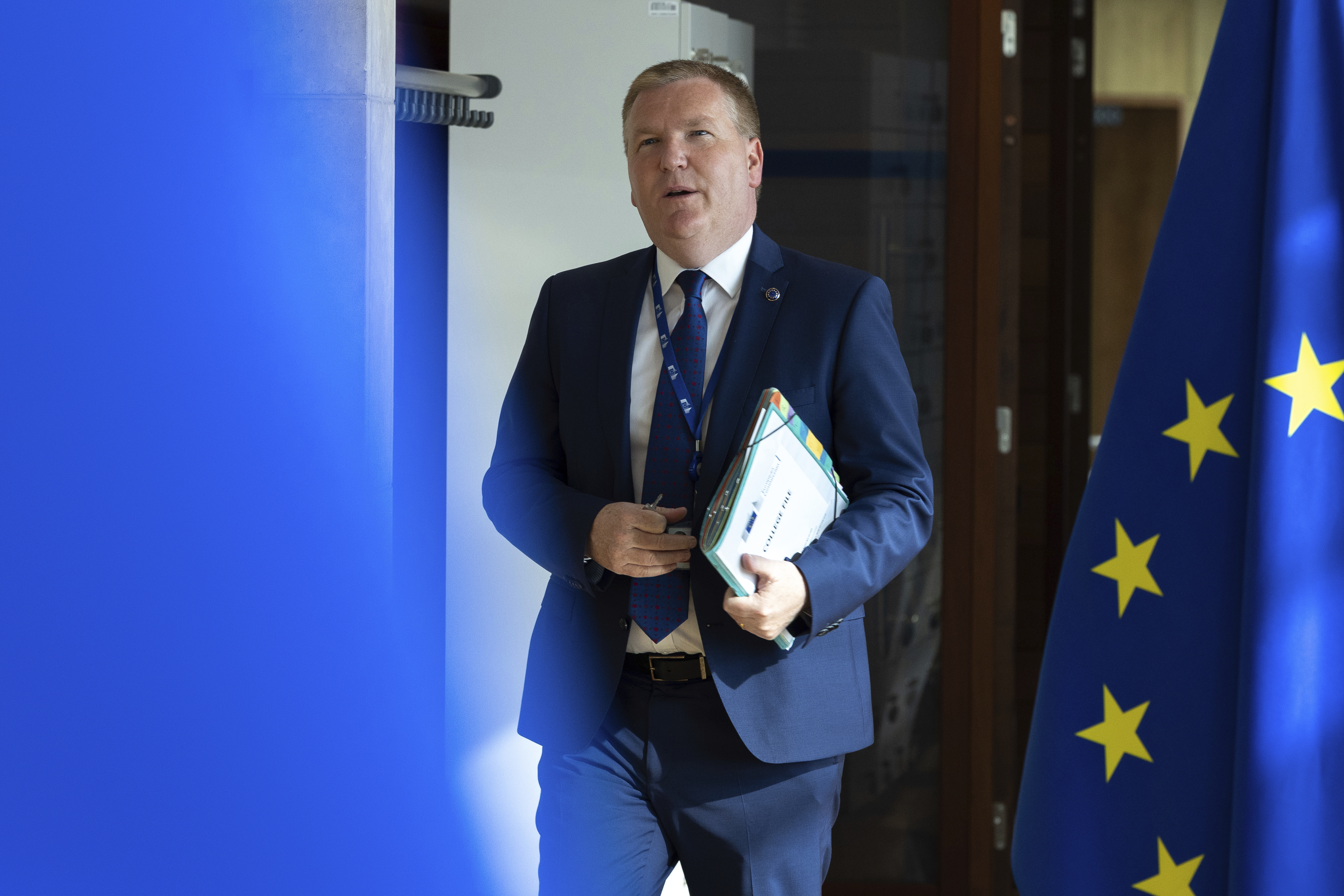 Комисарят по демокрацията на Европейския съюз няма да чете лекции