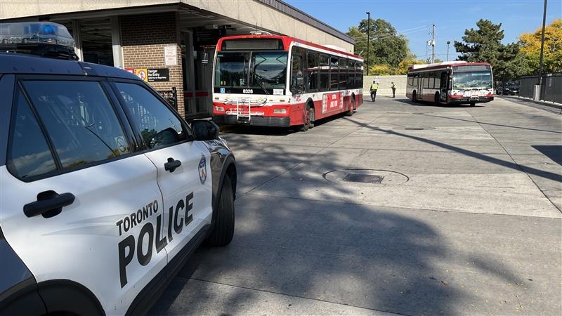 Royal York Station bus