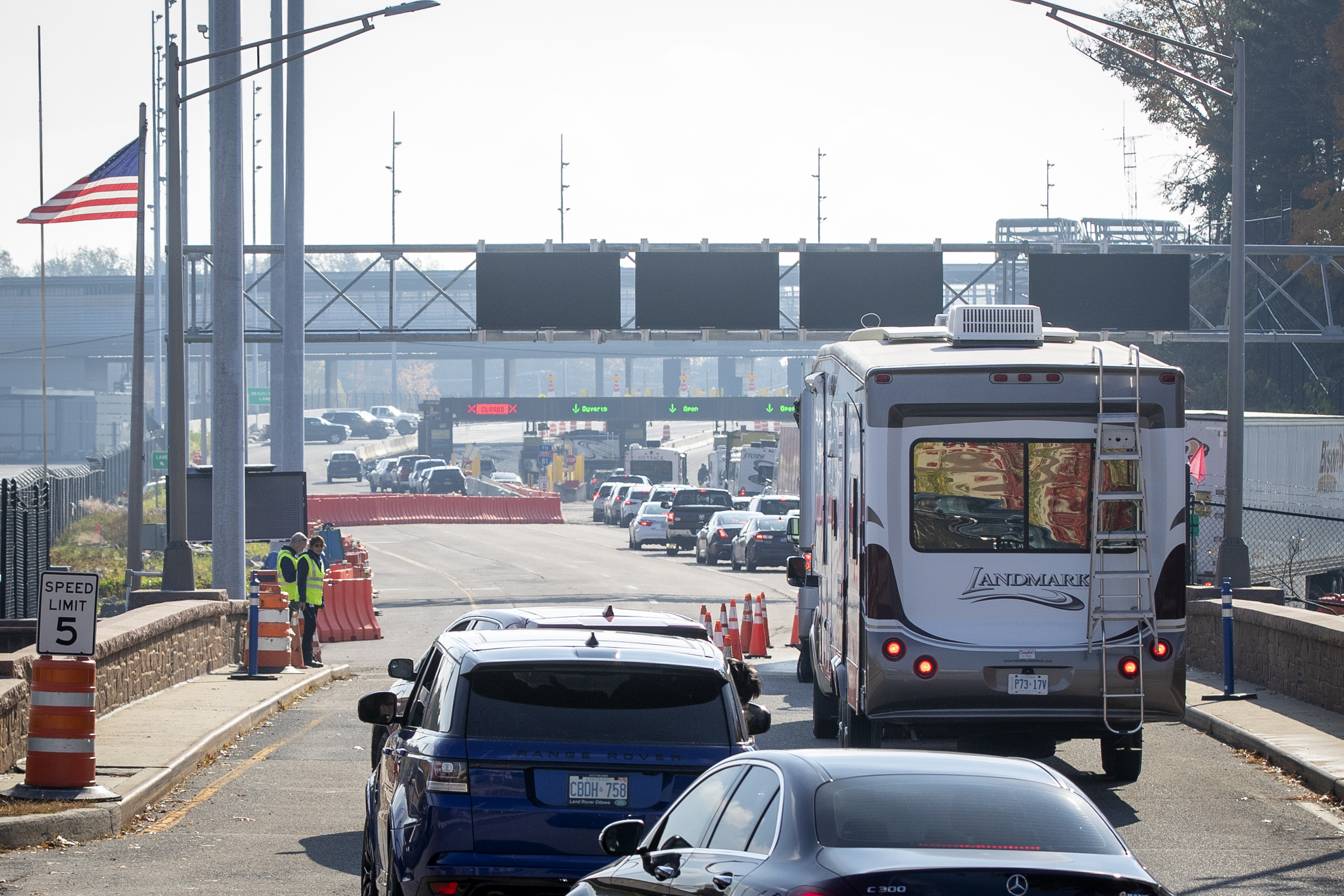 Снемането на пръстови отпечатъци на границата от митническата и гранична