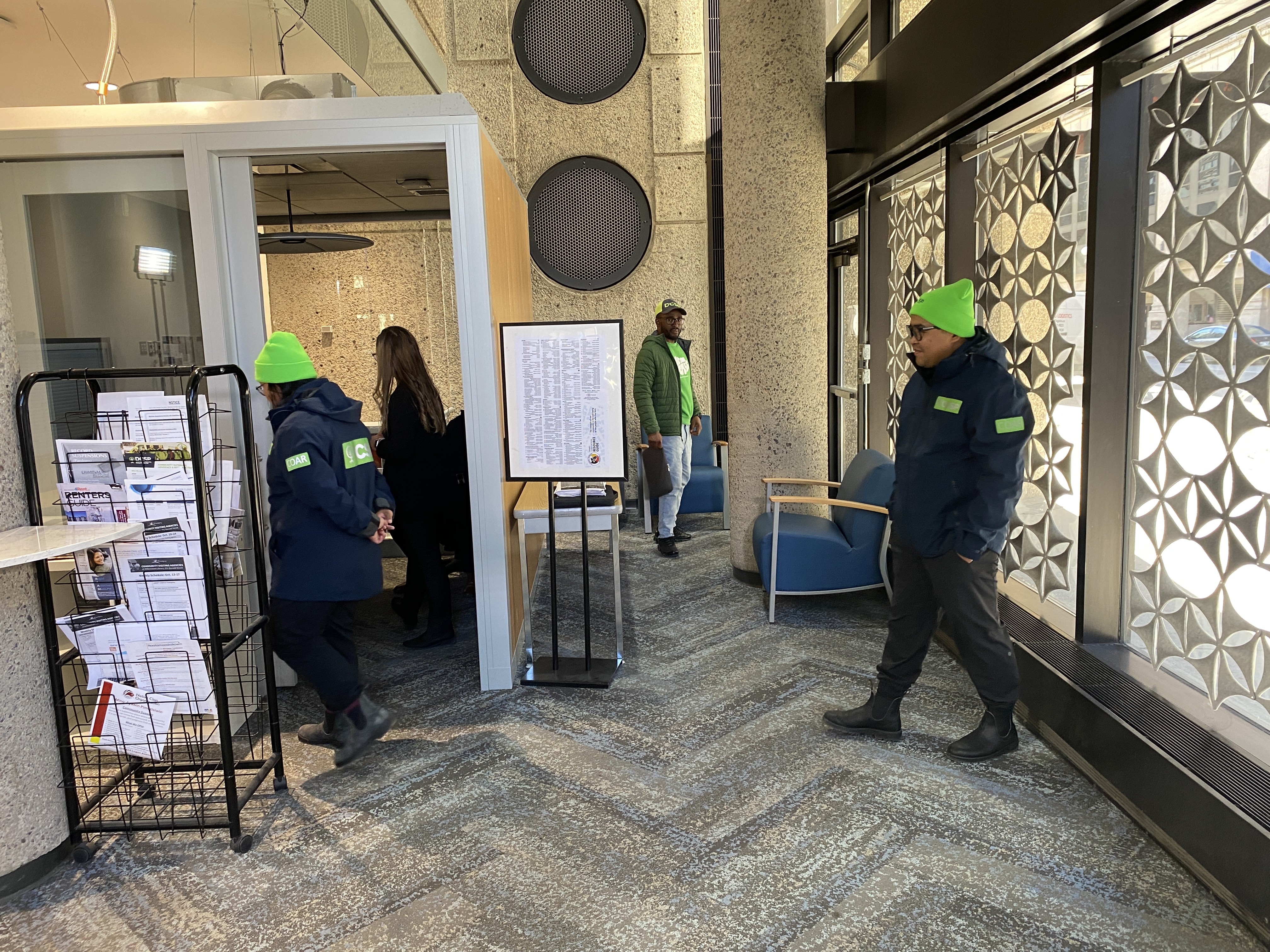 Правителството на Манитоба казва че отваря отново център на общността