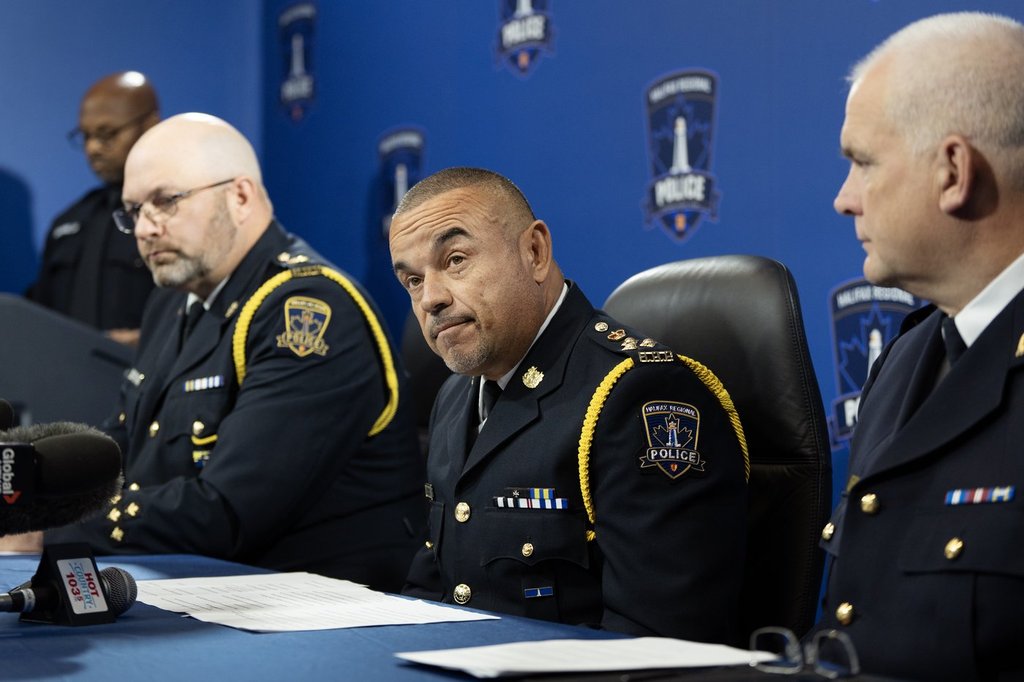 Младеж от Халифакс изправен пред обвинения в детска порнография за