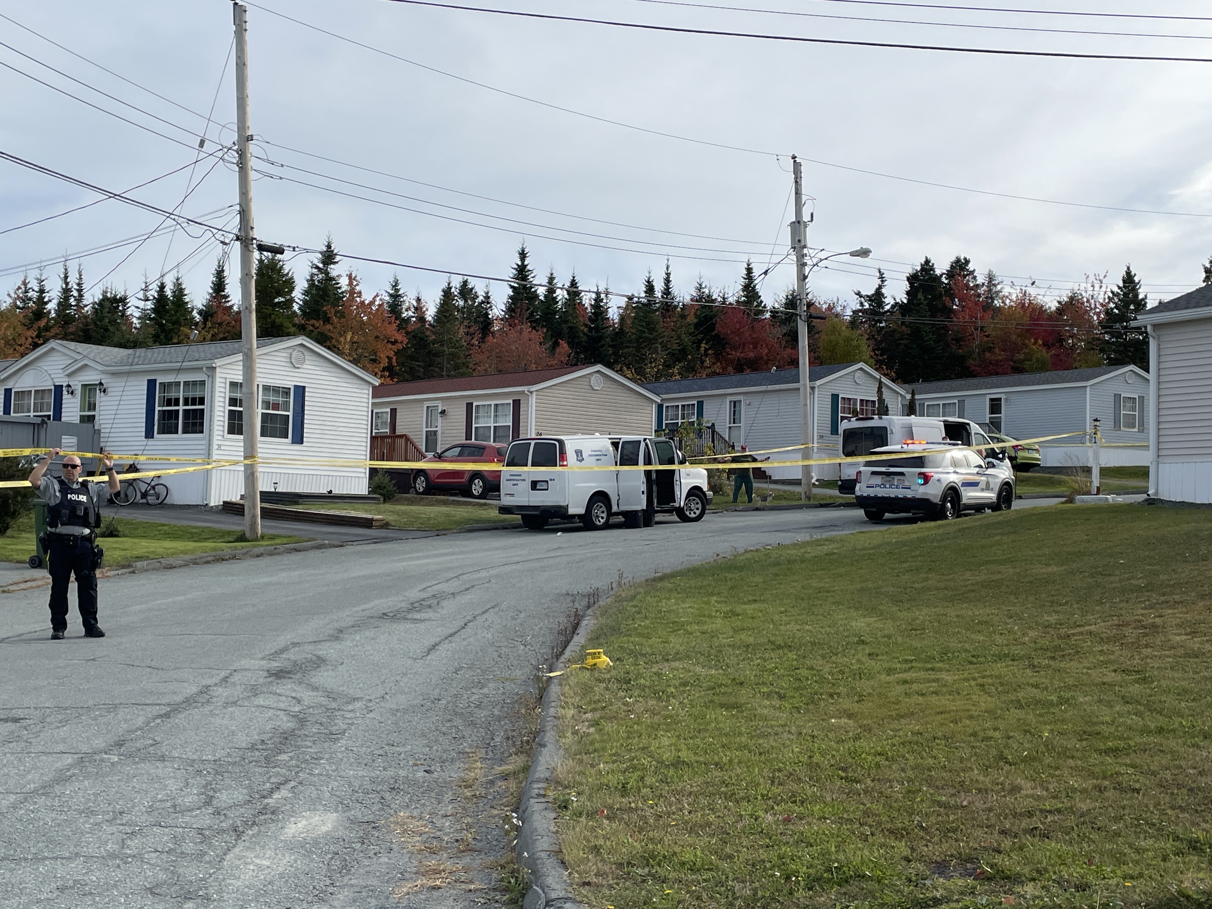 Жена е починала след като е била застреляна от служител