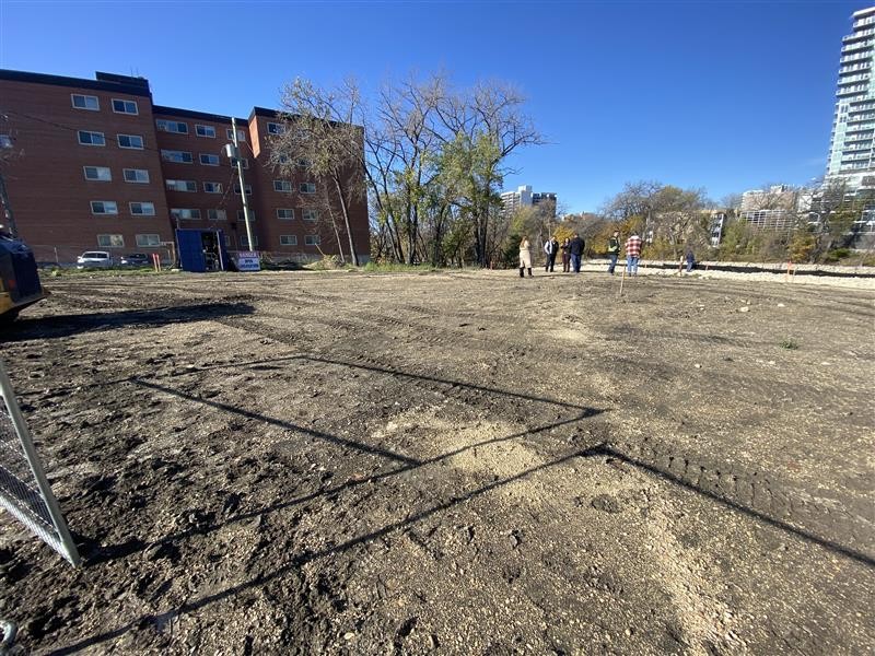 Местен строителен предприемач си партнира с първична нация на Манитоба