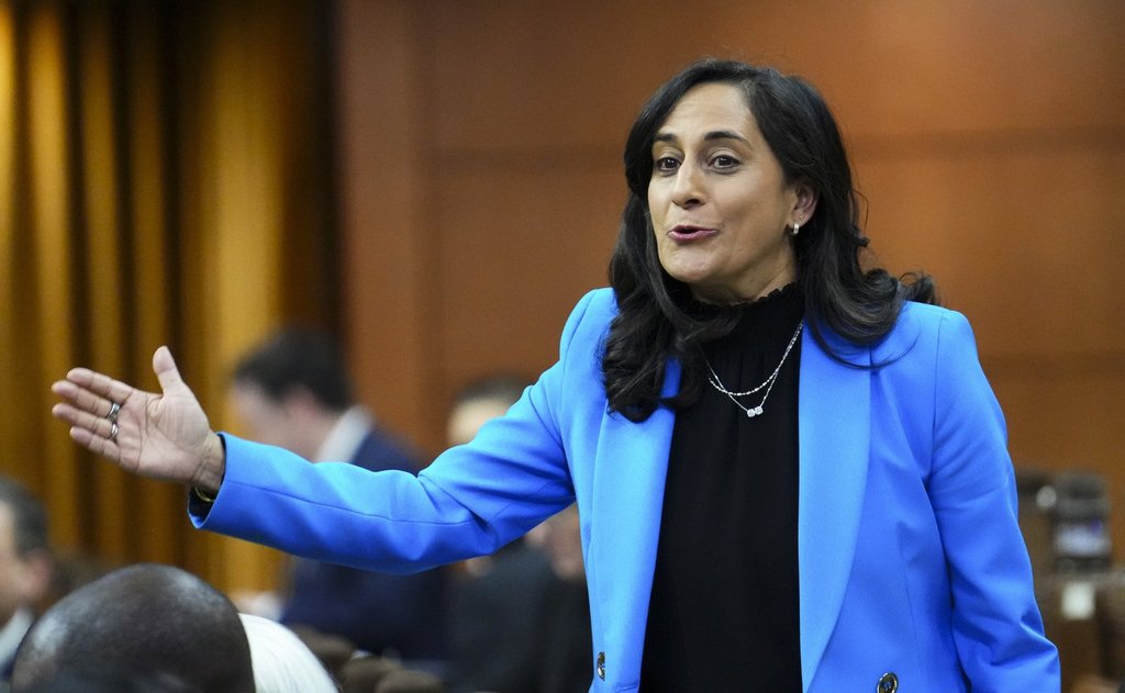 Докато министър председателят Марк Карни тръгва за първото си официално пътуване