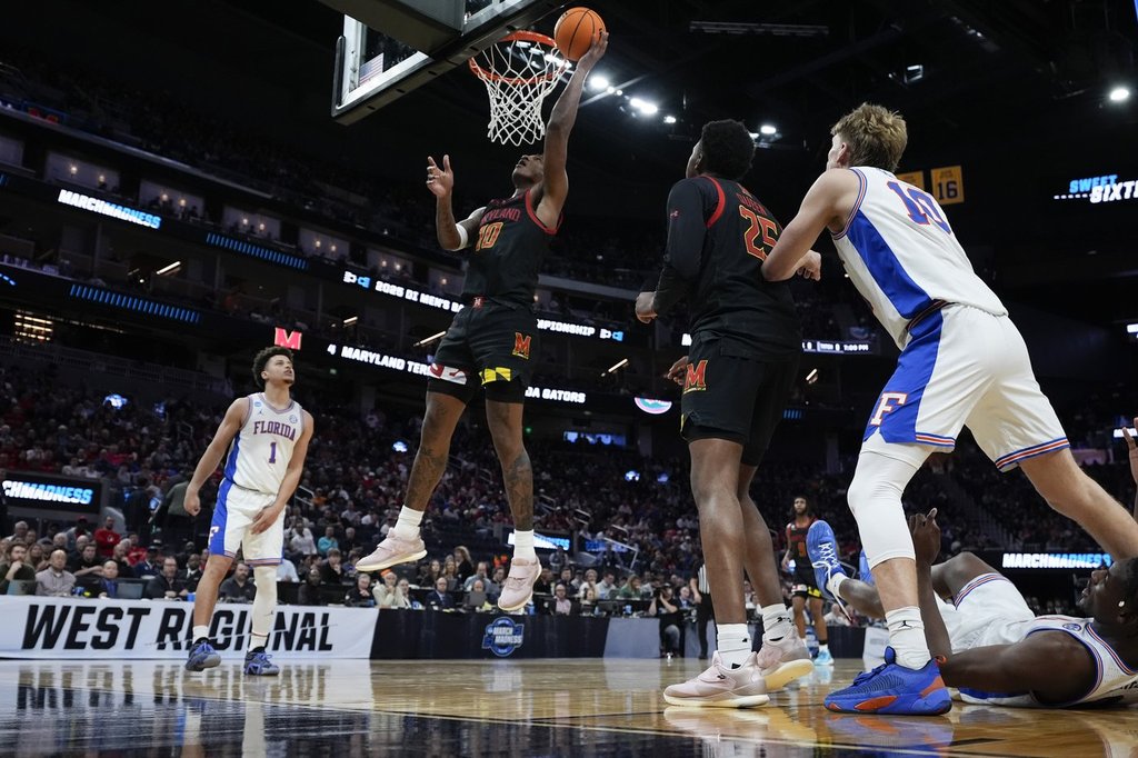 ТОРОНТО – Недрафтираният свободен агент Джулиан Рийс подписа с Торонто