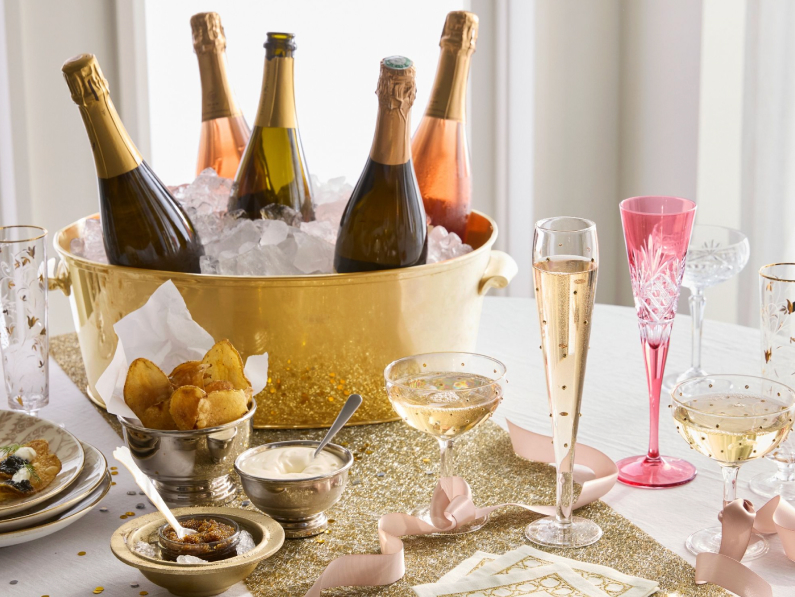 With these premium picks from Simons, Pottery Barn, and more, you’ll become the ultimate hostess in no time at all.