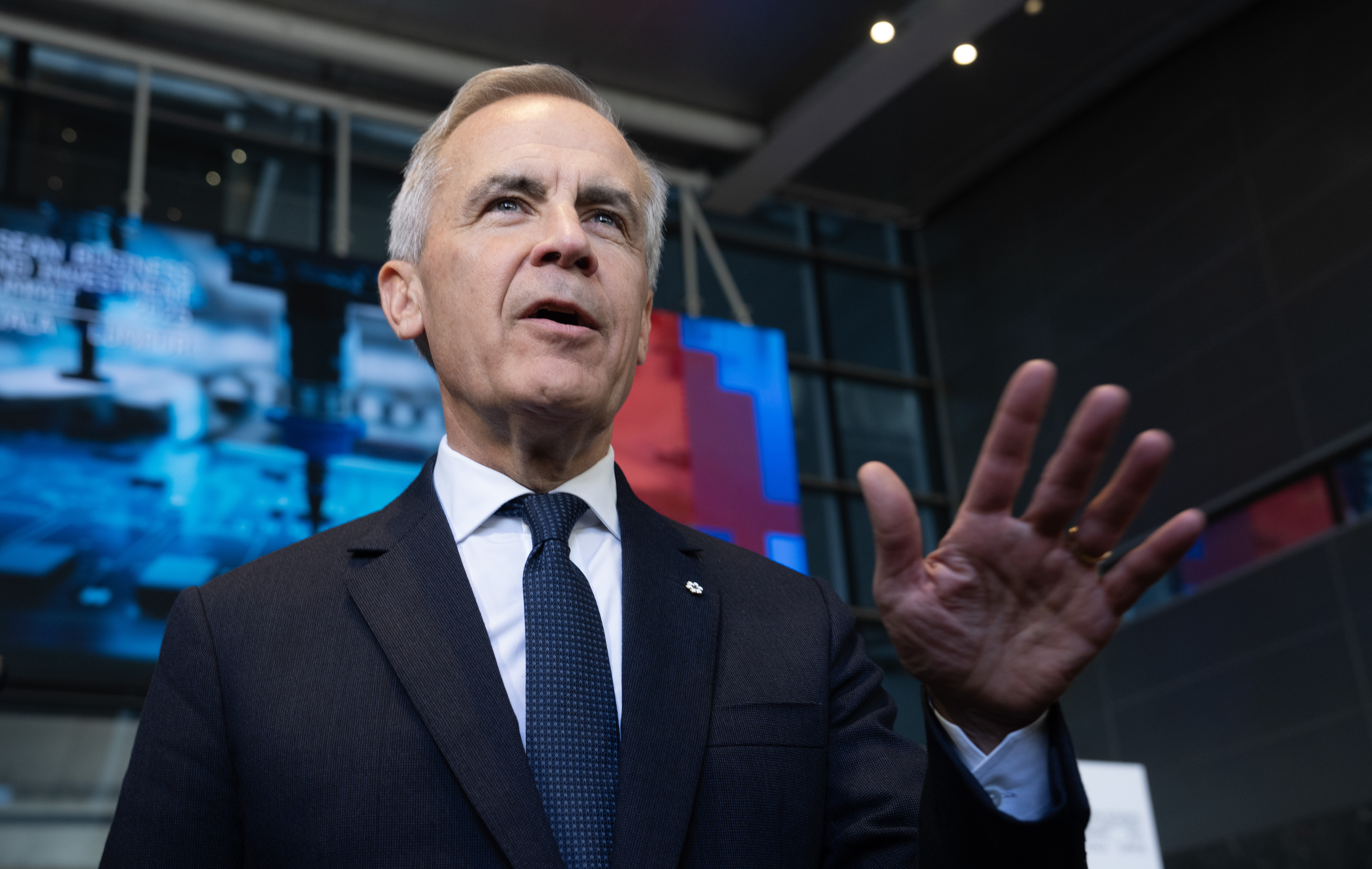 Докато президентът на САЩ Доналд Тръмп заплашва с увеличаване на