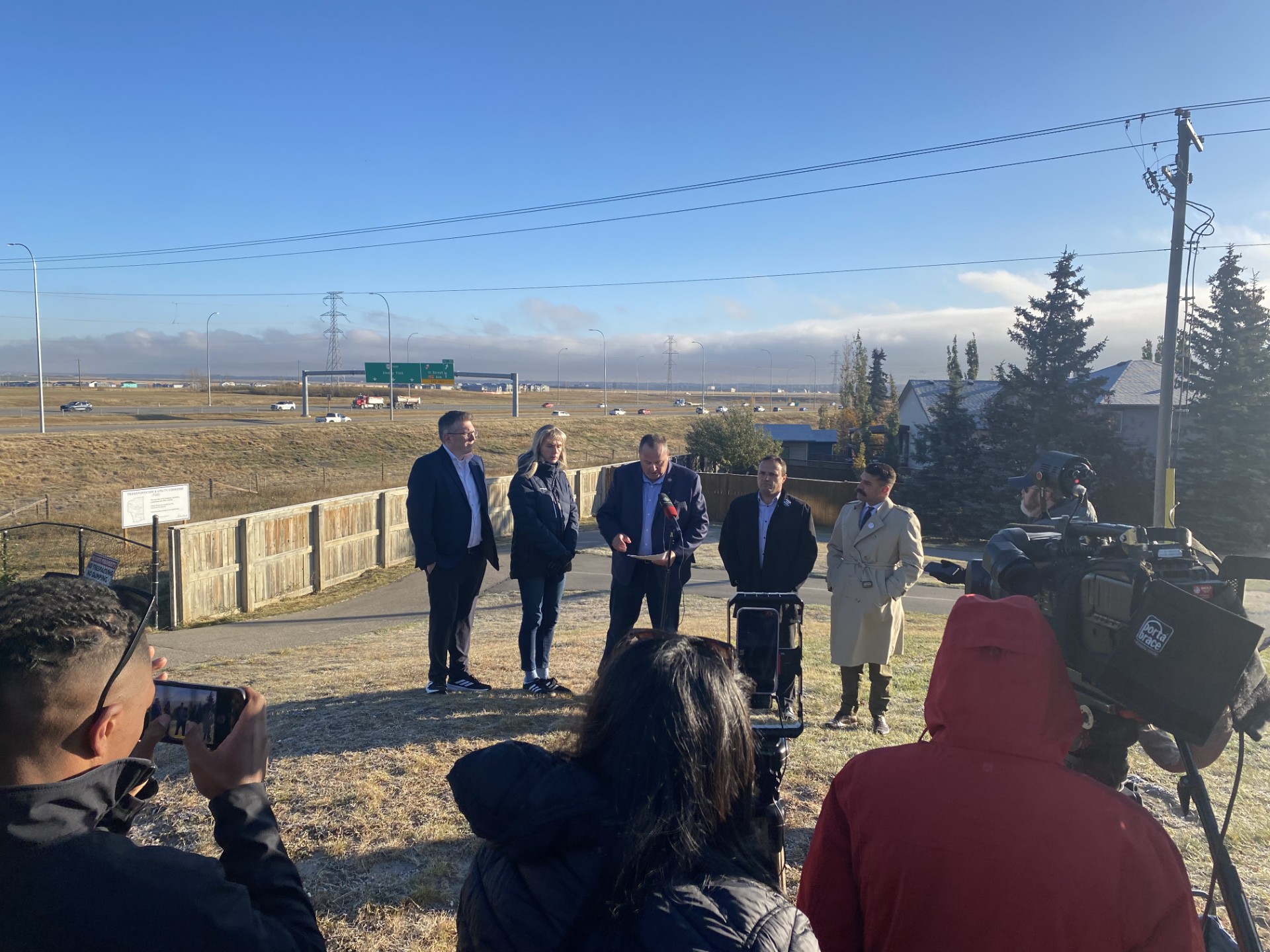 След фатални сблъсъци отзад назад към Stoney Trail където скоростта