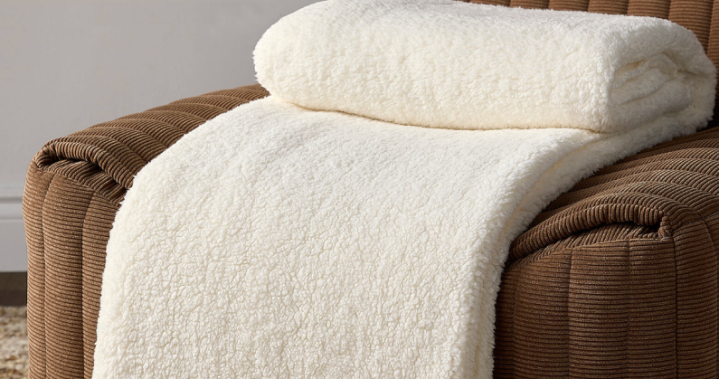 Best Fall Blankets And Throws To Keep You Warm And Cozy - Beritaja