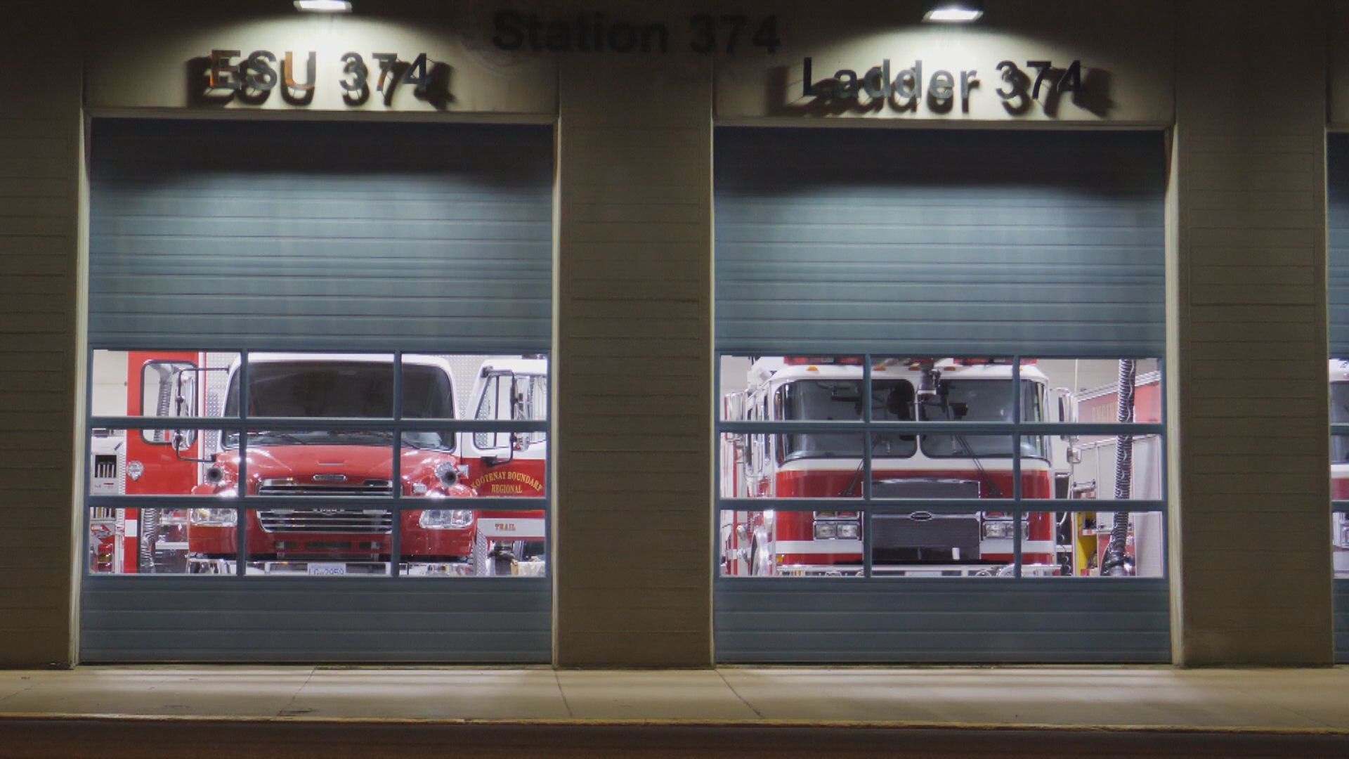 След няколко отлагания процесът срещу трима пожарникари от Трейл Британска