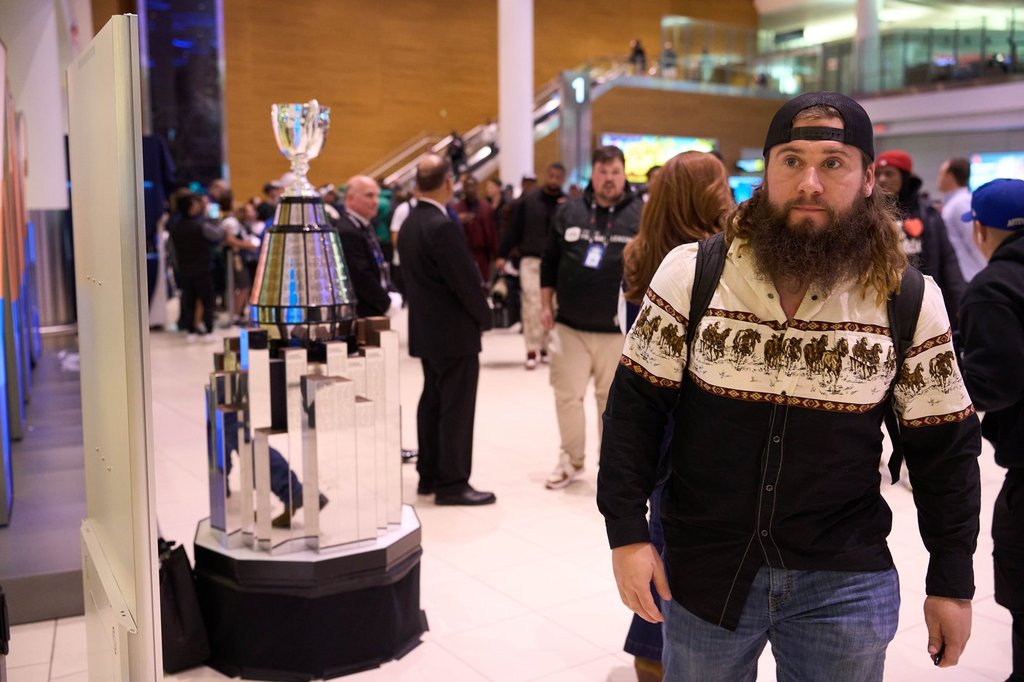 Saskatchewan Roughriders' A. J. Ouellette arrives in Winnipeg, Monday, Nov. 10, 2025, as preparations begin for the 112th CFL Grey Cup. THE CANADIAN PRESS/David Lipnowski.