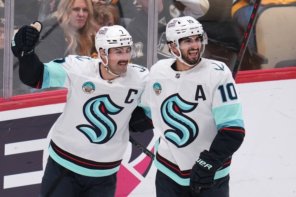 NHLers talk laughs, tough love in locker rooms