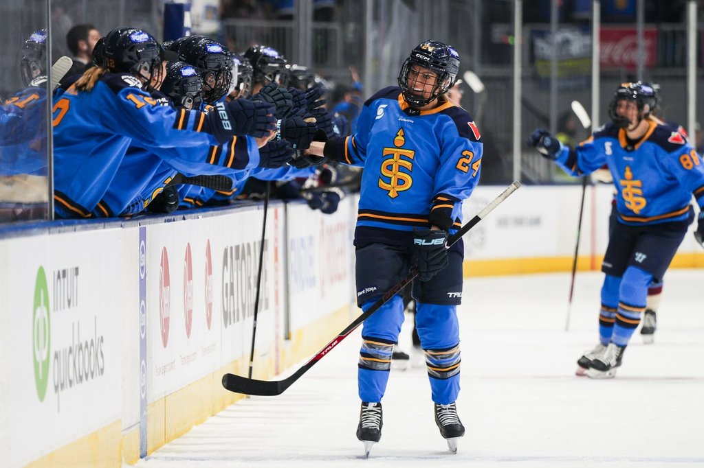 ТОРОНТО – Натали Спунър беше щастлива да свали наколенката когато