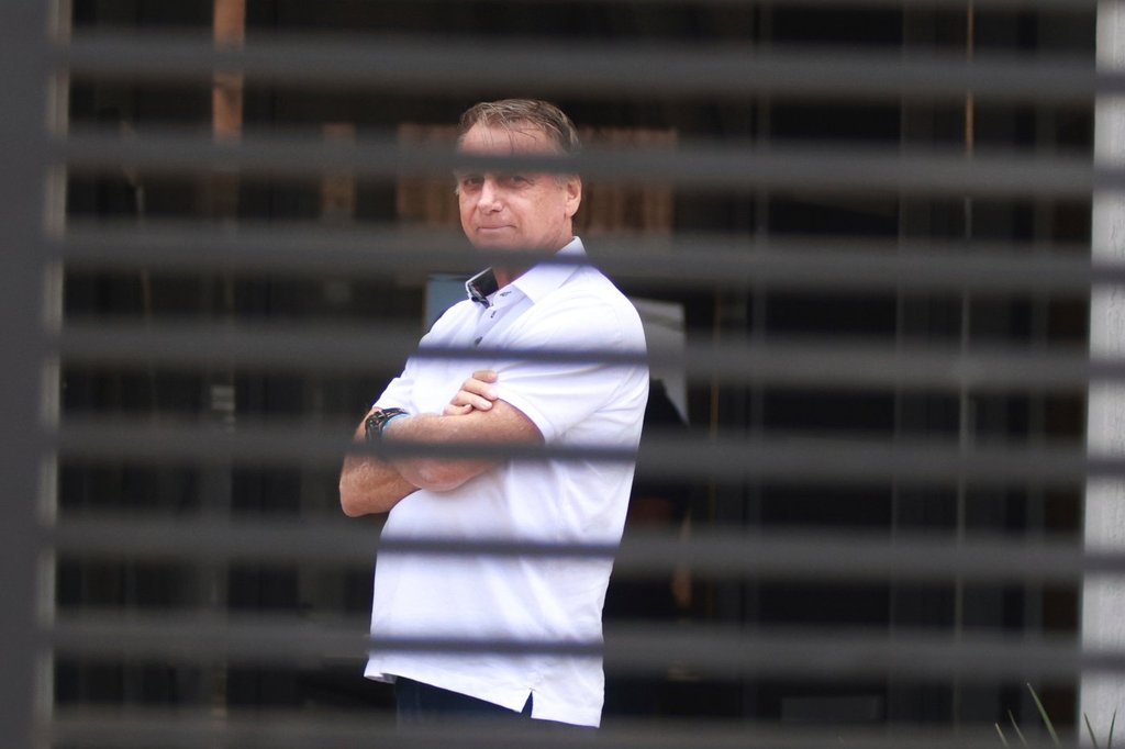 Бившият бразилски президент Жаир Болсонаро започна във вторник своята 27 годишна