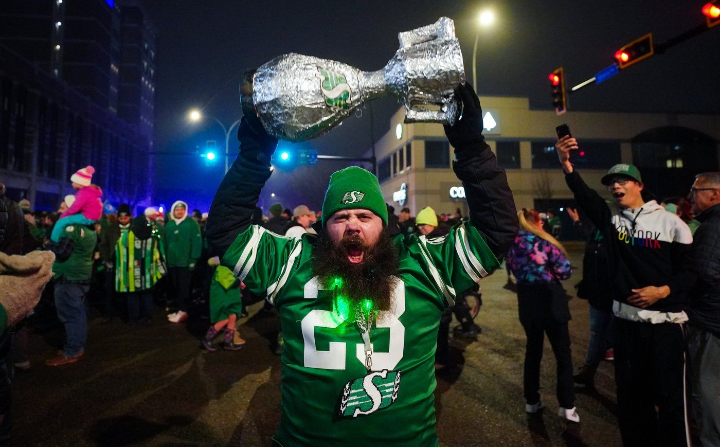 Първата победа на Grey Cup на Saskatchewan Roughriders от 12