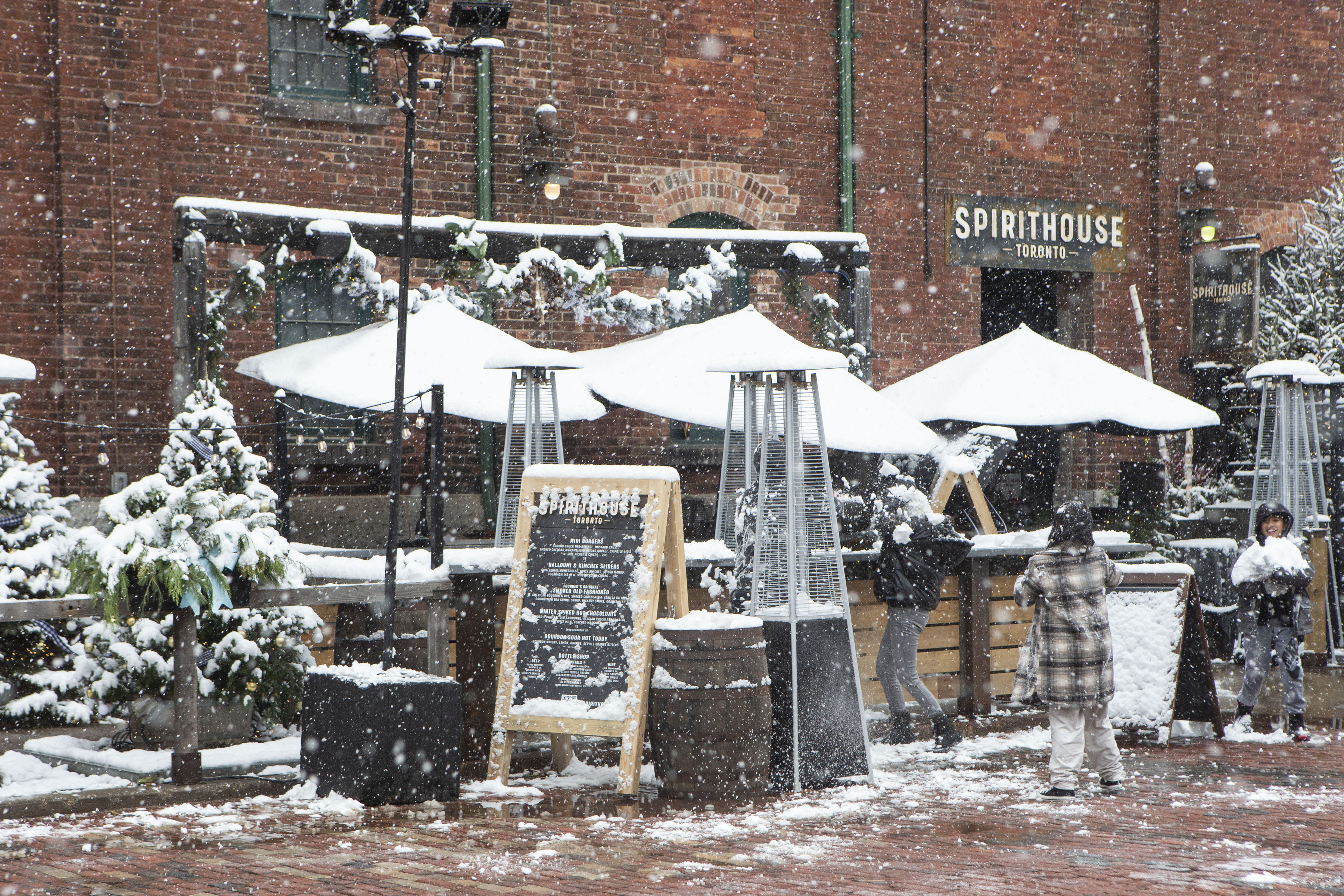Една от най известните зимни традиции в Торонто изглежда е спечелила
