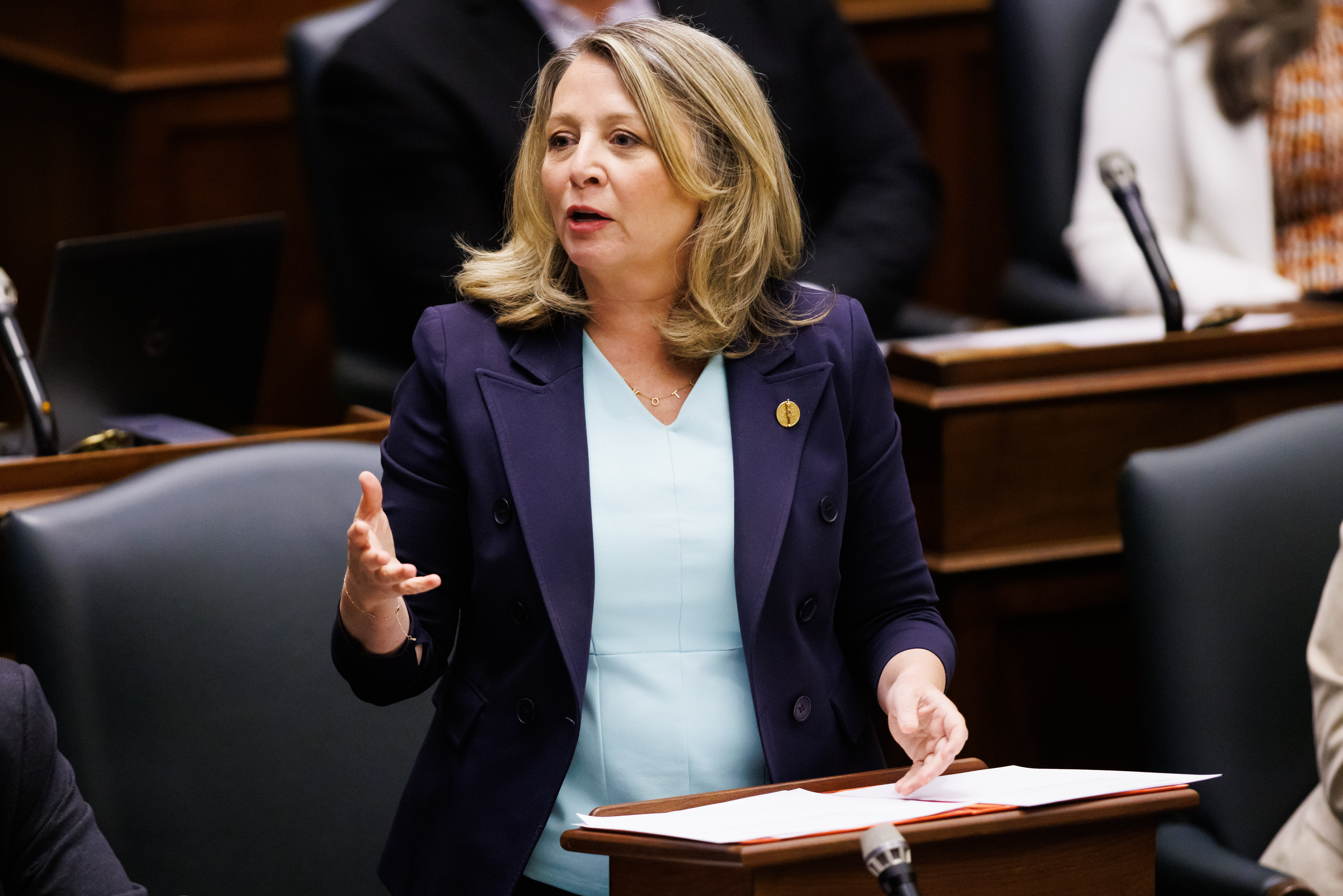 Лидерът на НДП на Онтарио Марит Стайлс предизвика премиера Дъг