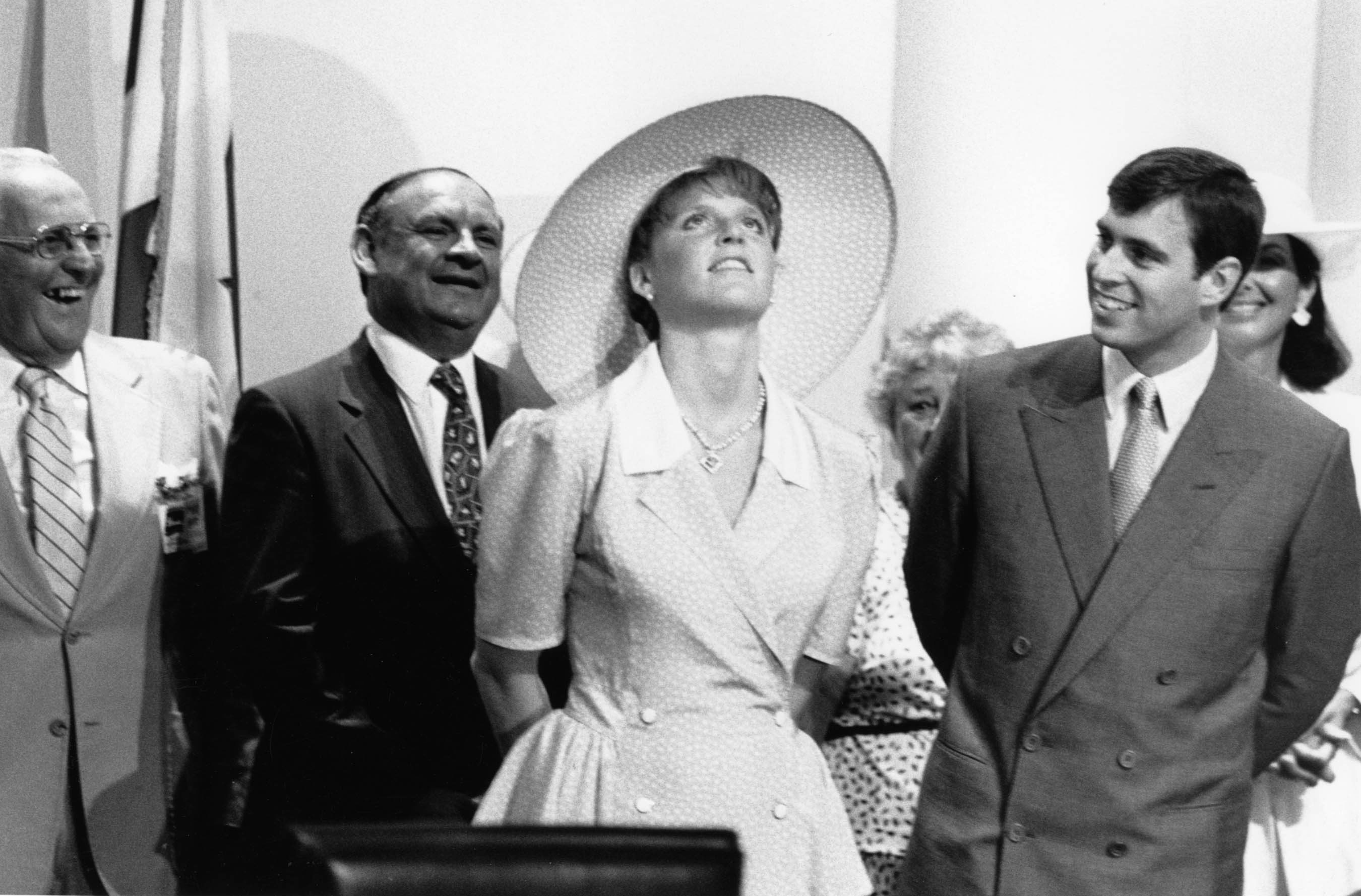 Град Онтарио гласува да премахне всички плочи и знаци свързващи