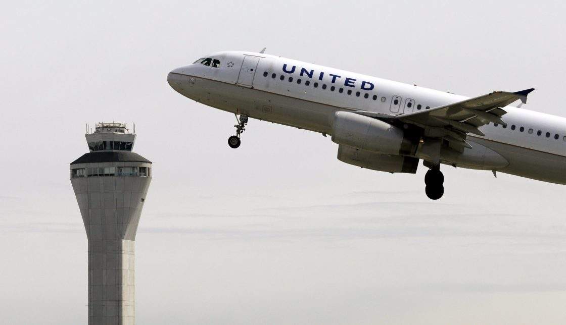 United Airlines to face lawsuit over sale of ‘window seats’ with no windows