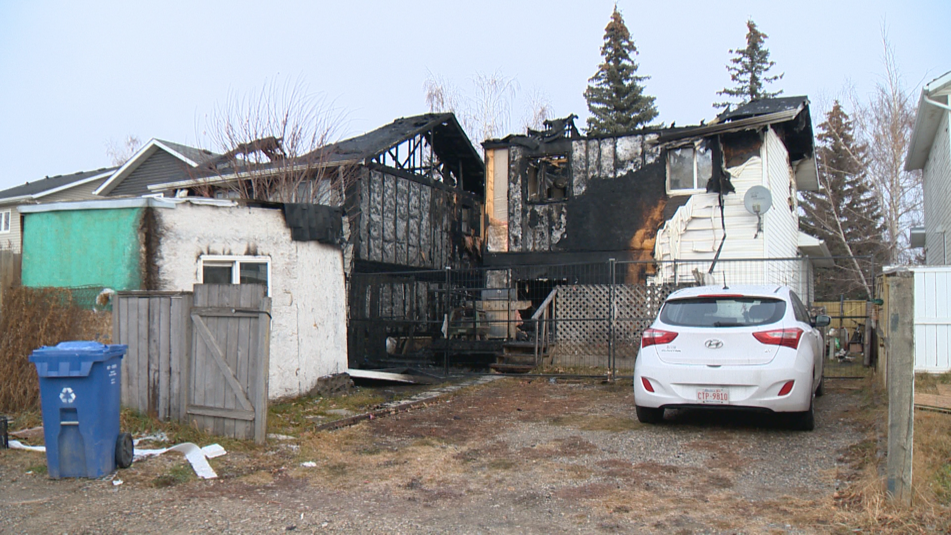2-alarm fire displaces 10, sends 2 to hospital in Calgary’s northeast