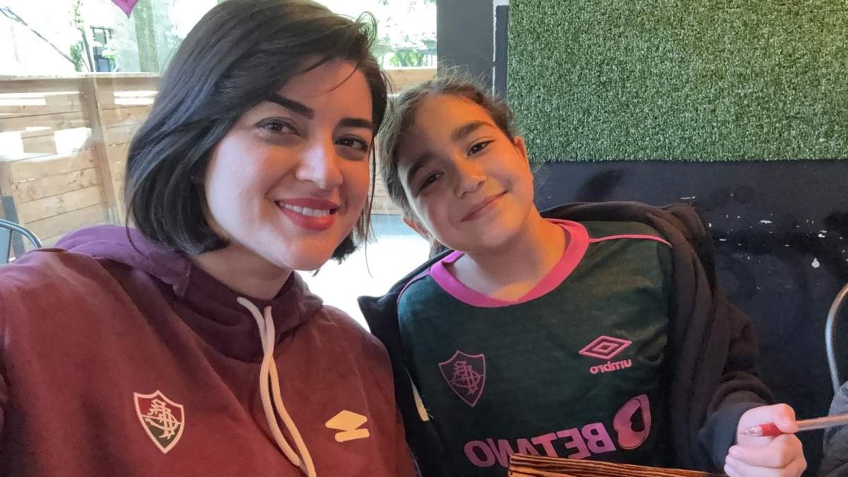 Mahsa and her eight-year-old daughter.