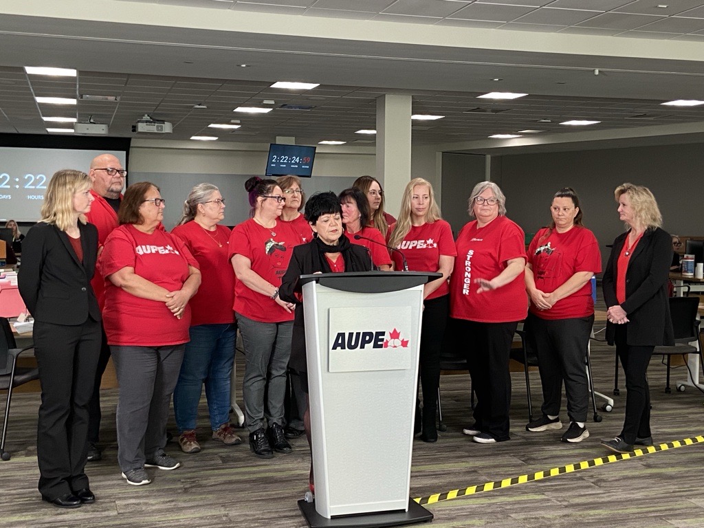 Съюзът представляващ 16 000 болнични работници в Алберта включително лицензирани