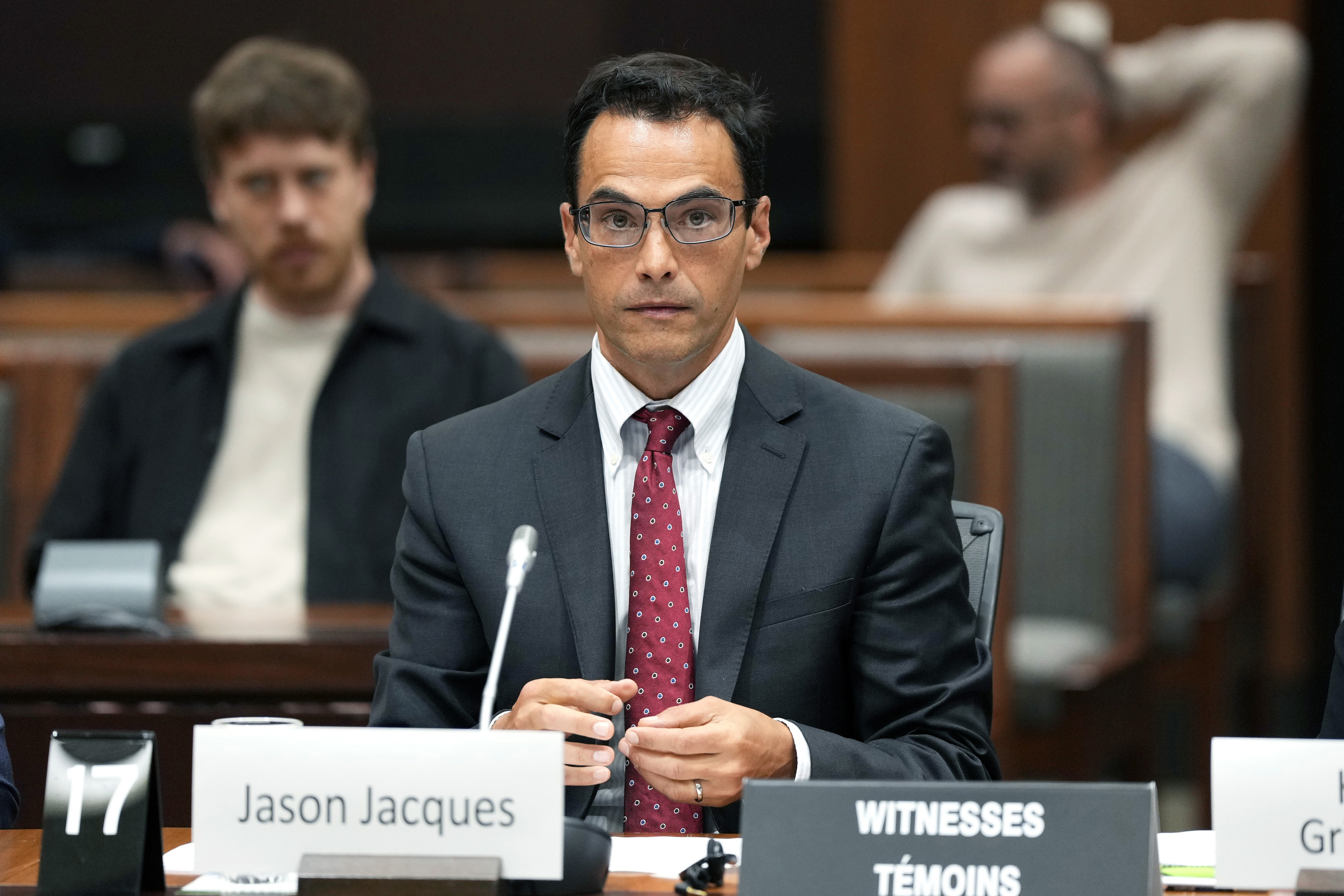 Отава казва че търси да наеме постоянен парламентарен бюджетен служител