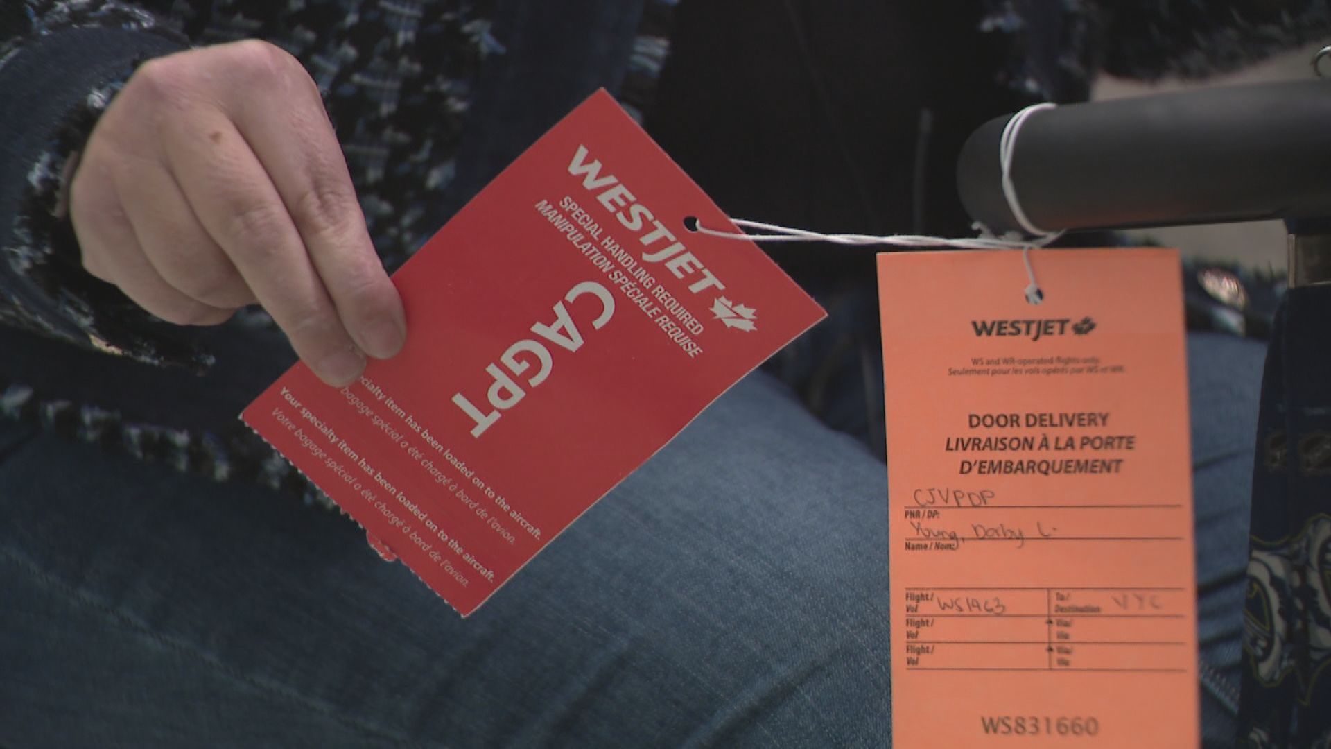 Дарби Йънг често пътува но отиването на летището не е