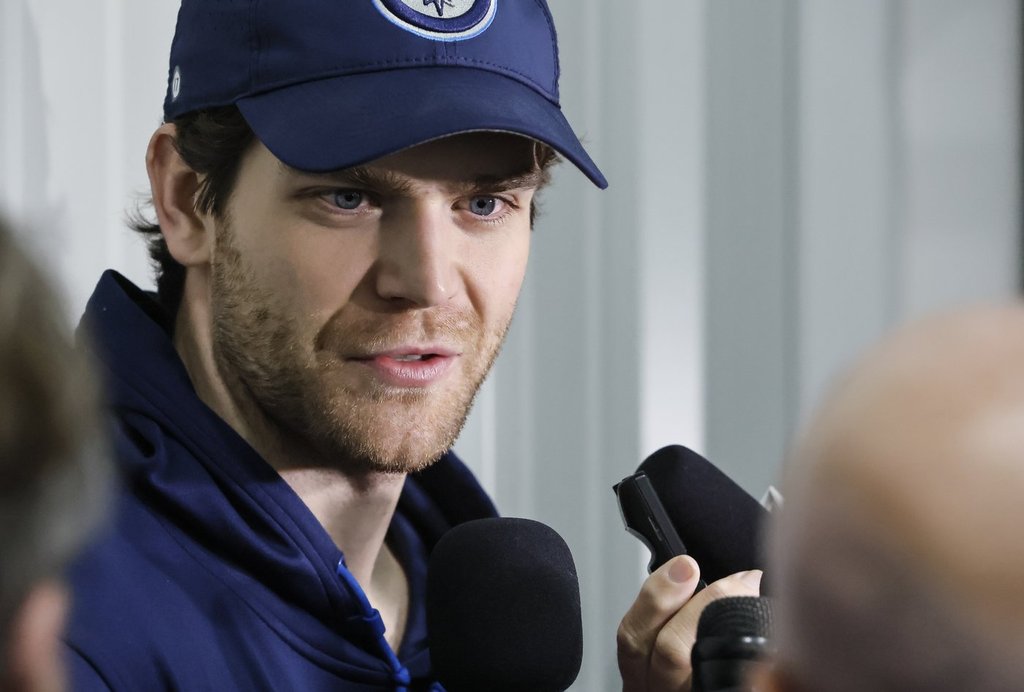 ANALYSIS: Lowry latest of many Jets to choose Winnipeg long-term