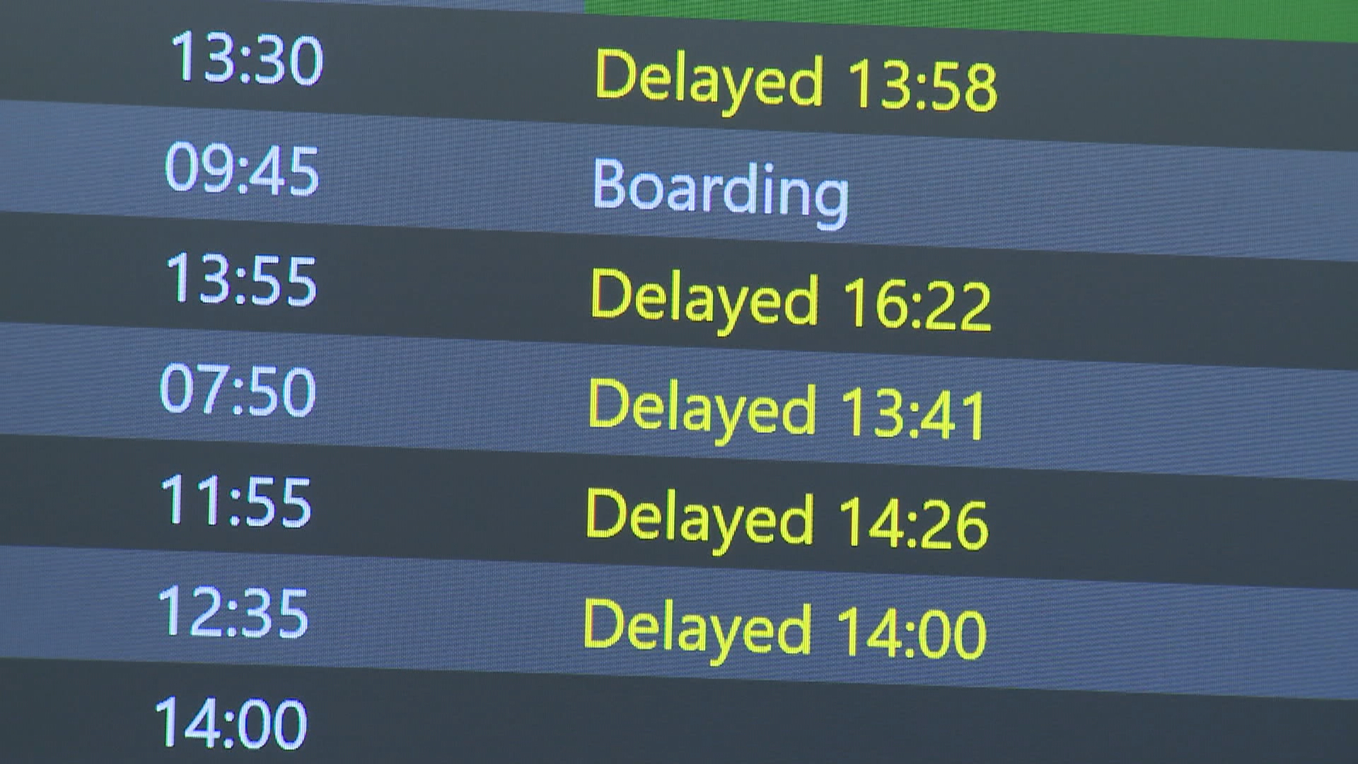 Десетки полети бяха забавени или отменени на най голямото летище в