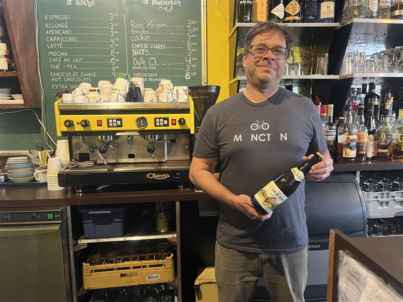 Собственик на бар в Монктън Нова Британия казва че се