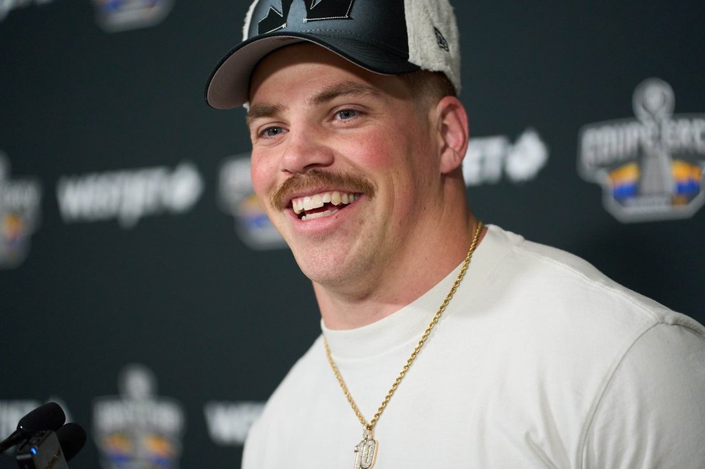 Дейвис Александър изведе своите офанзивни играчи на вечеря след като