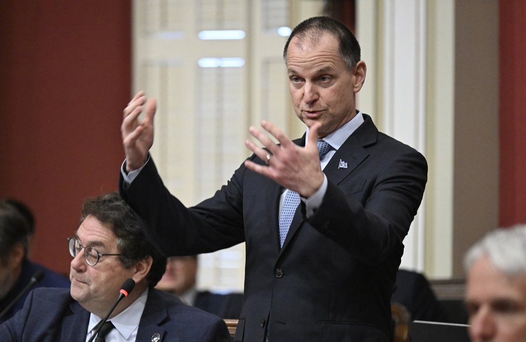 Министърът на финансите на Квебек се стреми да даде малко