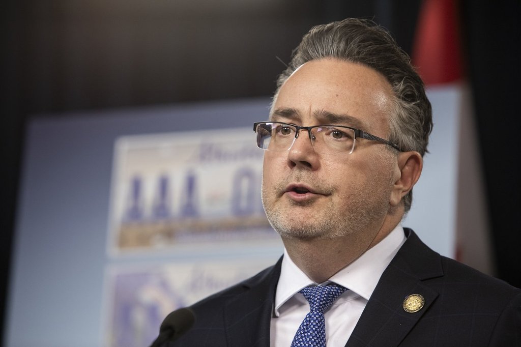 Правителството на Алберта внесе законодателство за добавяне на номера на