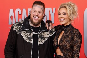 Jelly Roll shocks wife by shaving beard for 1st time after major weight loss