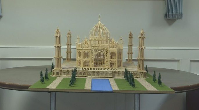 Есмънд Уорън е прекарал безброй часове в създаване на модели