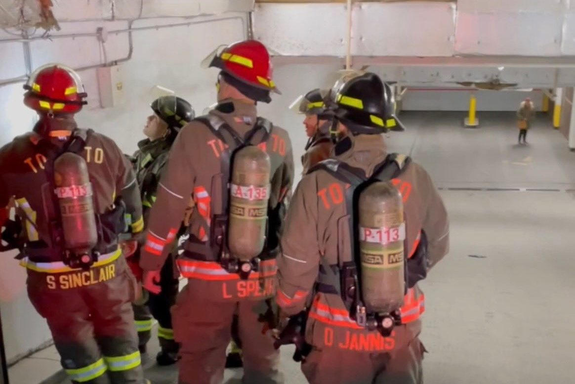 Insulation ignites within 2 Toronto highrise buildings, hundreds displaced