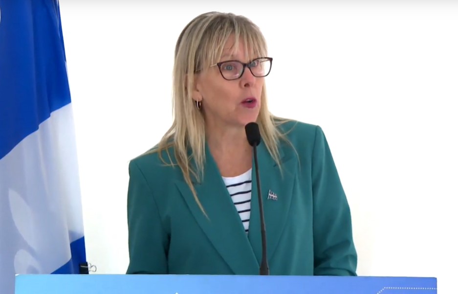 Ден след като беше изключена от групата на премиера Франсоа