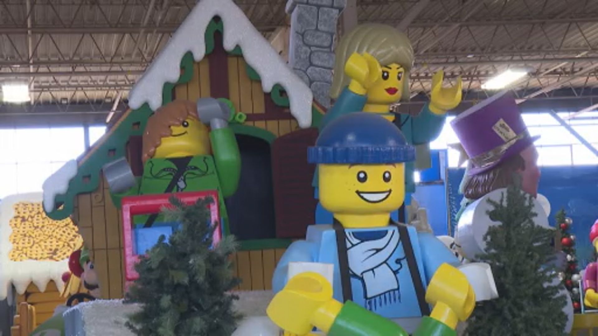 Година след като изглеждаше че финансов Гринч заплашва парада на