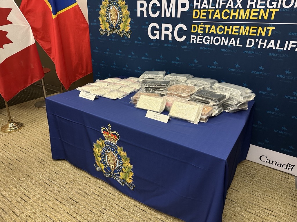 Мъж от Дартмут Северна Южна Корея е обвинен в трафик